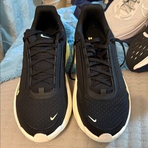 Nike Men’s Black Sneakers with White Accents